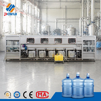 Équipement de remplissage de barils d'eau PET de 5 gallons à 900 BPH, ligne d'embouteillage haute efficacité pour les nouvelles entreprises de production d'eau de source