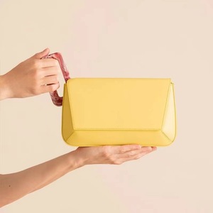 กระเป๋าถือแฟชั่นพร้อมลายจิ้งจกที่ไม่เหมือนใครและจี้แบบสีบล็อกทำจาก PU เป็นอุปกรณ์เสริมที่โดดเด่น - Product Image 6