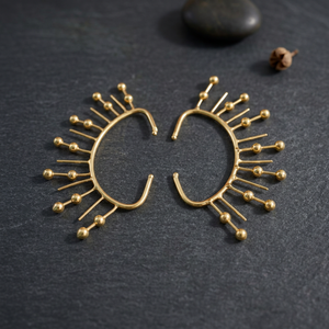 Pendientes de Oreja Estilo Climber Étnicos con Cuentas Doradas, Chapados en Oro, para Mujer, Sin Perforación - Product Image 3