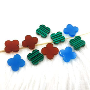 Pierre naturelle trèfle à quatre feuilles Redleaf, prix de gros, 8-13mm, quatre fleurs, <span class=keywords><strong>agate</strong></span> noire et rouge, couleur bleue - Product Image 1