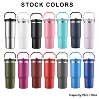 Vente en gros de tasse de sport de voyage en acier inoxydable de 20oz 30oz gobelet isolé sous vide à double paroi avec paille rabattable et poignée supérieure