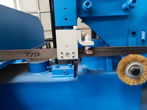 GB4240 Scie à ruban en métal pour acier aluminium acier inoxydable serrage Angles de coupe réglables avec moteur moteur PLC - Product Image 4