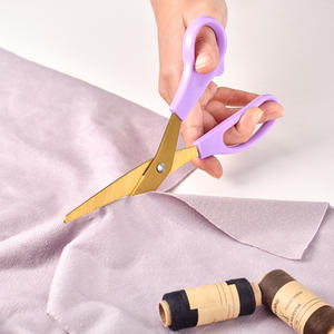 กรรไกรสแตนเลสเคลือบทอง 20.5 ซม. หัวตรงสำหรับงานตัดกระดาษงานฝีมือที่บ้าน สีชมพู สีม่วง โปร่งใส - Product Image 2