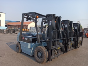 Used Mini Diesel Forklift 3.5-7 Ton 3 Masts 4.5m Low Price Engine Shanghai Origin <b>Internal</b> Combustion Forklift - Product Image 3