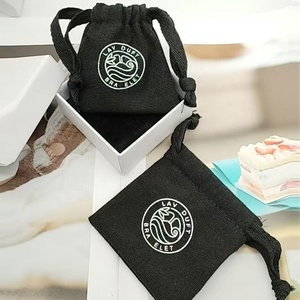 Bolsa de terciopelo de satén de tamaño personal con cordón, bolsa de polvo de regalo de joyería de seda personalizada - Product Image 5