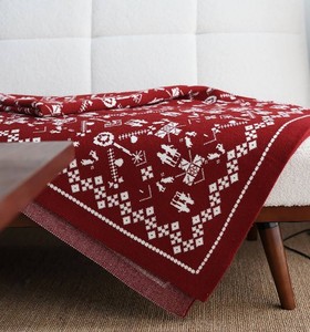 Housse de canapé en polyester tricoté jacquard, couverture décontractée et chaude pour une sieste, douce pour la peau, lavable en machine, cadeau de fête, décorative - Product Image 3