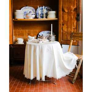 Mantel Redondo de Lino de Marca con Inserciones de Crochet y 8 Servilletas, Diseño a Rayas y Sin Arrugas para Hoteles y Restaurantes - Product Image 1