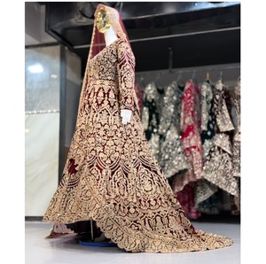 Vestido de novia de lujo con corte en cola, bordado, de alta demanda, con dupatta de diseñador para mujer, disponible para la venta. - Product Image 1