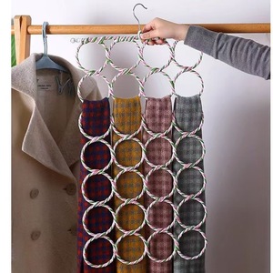 Organisateur de vêtements et porte-sacs pliable multifonction en rotin rond Lavinia avec cintres muraux - Product Image 1
