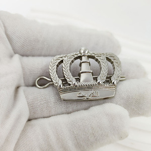 Badge de la Fête Nationale du gouvernement de la Jordanie, en or véritable 24K, avec logo découpé en forme de courbe et motif épée arabe - Product Image 3