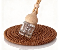 Bouteille en verre vide de 8 ml pour parfum et huiles essentielles, avec bouchon diffuseur en bois à suspendre pour voiture et intérieur, vente en gros