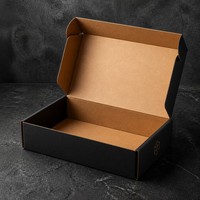 Boîte d'expédition en carton ondulé noir mat de luxe personnalisée avec logo en feuille d'or, boîte d'expédition pliable en kraft écologique pour emballage cadeau