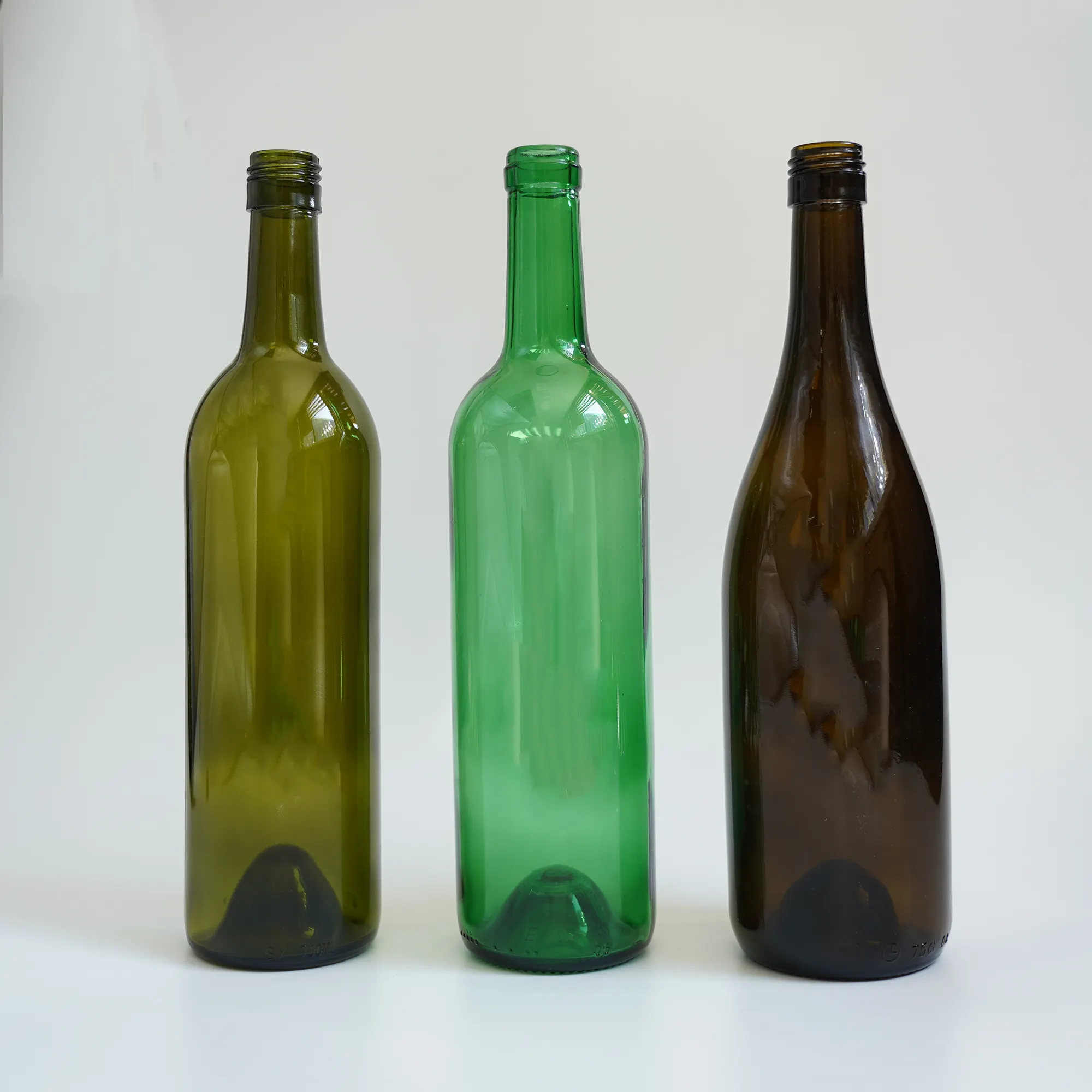 בקבוק זכוכית יין פרימיום ירוק בורדו 750 מ""ל ברמה גבוהה עם חריטה בהתאמה אישית של פקק למשקאות