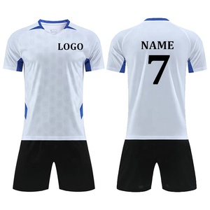 Kit <span class=keywords><strong>Calcio</strong></span> Personalizzato con Logo Squadra Completo Verde Set Maglie <span class=keywords><strong>Calcio</strong></span> <span class=keywords><strong>Verdi</strong></span> Kit <span class=keywords><strong>Calcio</strong></span> OEM Design Personalizzato Maglia e <span class=keywords><strong>Pantaloncini</strong></span> da <span class=keywords><strong>Calcio</strong></span> Uomo - Product Image 2