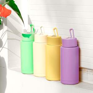 Botella de Agua Reutilizable de Acero Inoxidable Aislada al Vacío de 34 oz (1 litro) con Interior de Cerámica y Logotipo Personalizado - Product Image 4