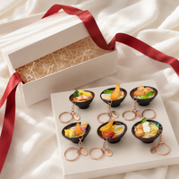 Mini porte-clés 3D en PVC, breloques alimentaires réalistes en forme de nouilles avec anneau en or rose, jolis porte-clés cadeaux sushi pour enfants
