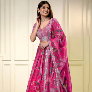 Lehenga Choli de Organza Rosa con Brillo Floral, Elegante, con Estampados de Lentejuelas Multicolor, Corte Regular, Impresión Digital, Secado Rápido, Moderno, para Boda - Product Image 1
