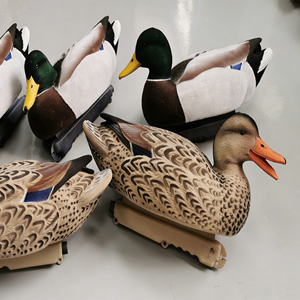Señuelo flotante de pato mallard hembra realista con acabado engradado grueso y en relieve, quilla ancha, atrayente de aves acuáticas para estanques y jardines, decoración exterior - Product Image 3