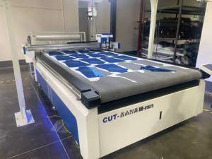 LJT otomatik CNC kesme makinesi halı kumaş yün tekstil ipek baskı-salıncak bıçak kesme yeni kullanılan durumda çekirdek motor PLC