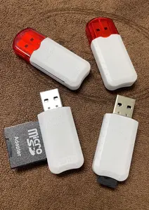 Vendita calda Mini TF/SD 2 in 1 lettore di schede USB 2.0 con coperchio colore adattatore spina e gioco lettore di schede di memoria portatile