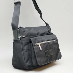 Vente en gros de sacs à bandoulière longue en nylon avec poche à rabat avant en sergé uni sac croisé bleu marine sacs de messager décontractés pour hommes - Product Image 2