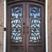 Porte battante double vintage européenne, motif floral forgé à la main avec transom supérieur, en fer forgé résidentiel