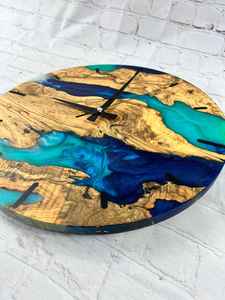 Elegante Reloj de Pared de Resina y Madera Hecho a Mano, Duradero, Funcional, Elegante y Decorativo, Perfecto para Sala de Estar o Dormitorio - Product Image 6