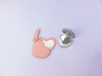 Miroir de poche rotatif en cuir PU en forme de cœur Winway, mini miroir de maquillage de voyage, miroir de vanité, logo personnalisé