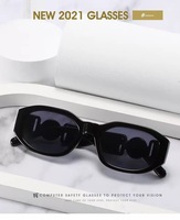 Lunettes de soleil hexagonales noires audacieuses pour hommes et femmes, avec médaillon doré épais, protection UV400, monture épaisse, style affirmé, vente en gros OEM