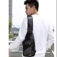 Nouveau Sac de Poitrine Homme 2026 avec Port USB, Sac Bandoulière Croisé en PU, Fermeture Éclair, Design Simple, Polyvalent et Élégant