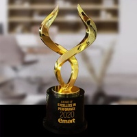 Trophée personnalisé en corne de taureau en métal doré Nouveau Crystal Art Glass Award avec corne en forme de métal Cristal Cadeaux personnalisés à base de métal