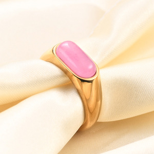 Bague en acier inoxydable 8 mm en or 18 carats avec incrustation de pierre rose sertie clos, bijou unisexe tendance, cadeau - Product Image 2