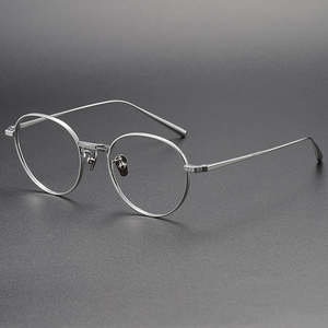 チタン製メガネ ローズゴールド仕上げ 処方箋対応 安全メガネ ソリッドパターン ダイヤモンドフェイスシェイプ ACレンズ素材 - Product Image 6