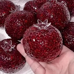 Pomegranate-Shaped Stress Relief Ball Creative Malleable Durable Acrylic Squeeze Toy Fun Novelty Holiday Party Gift - Product Image 3
