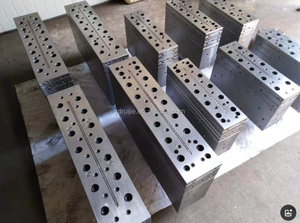 Ligne de production d'extrusion de panneaux muraux et de plafonds en <span class=keywords><strong>profil</strong></span>és <span class=keywords><strong>PVC</strong></span> personnalisés, extrudeuses de plastique <span class=keywords><strong>pour</strong></span> panneaux extérieurs à double vis conique - Product Image 4