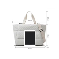 Meilleur sac fourre-tout matelassé en rose, blanc, noir pour femmes avec couture géométrique tartan abstrait à carreaux