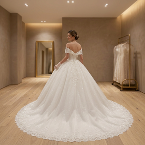 Vestido de novia de gala con hombros descubiertos, de tul brillante, corte A y cola capilla - Product Image 1