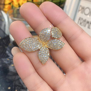 Anello da Cocktail con Fiore T0540, Anelli da Donna con Micro Pavé di Strass, Anelli alla Moda per Feste - Product Image 3