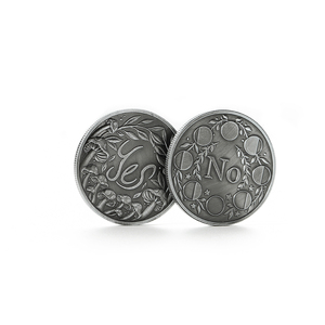 Moneda de desafío de Metal de gato de seta de plata con pistola en relieve personalizada - Product Image 3