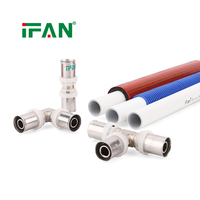 Tuyau PEX multicouche IFAN PN25 avec raccords à sertir codés par couleur pour l'installation en bâtiment