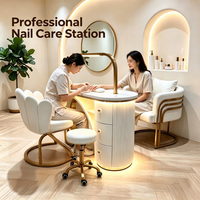 Table de Manucure de Luxe Ovale Crème avec Pieds Arqués Dorés, Tiroirs Cylindriques Cannelés, Lampe LED, pour Salon de Manucure, avec Chaise, Vente en Gros, OEM