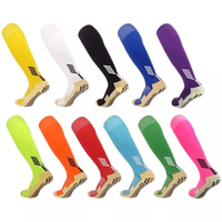 Chaussettes de course antidérapantes en tricot de haute qualité, chaussettes de football tendance, chaussettes personnalisées avec grip