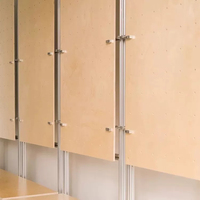 Présentoir en panneau perforé en contreplaqué avec profilés en aluminium pour vitrine de magasin et décoration de centre commercial