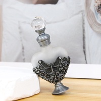Botol Parfum Kupu-kupu Logam 10ml Bentuk Hati Botol Kaca Kosong Isi Ulang Minyak Atsiri Botol Minyak Attar Hadiah Dekorasi Rumah 81186-T