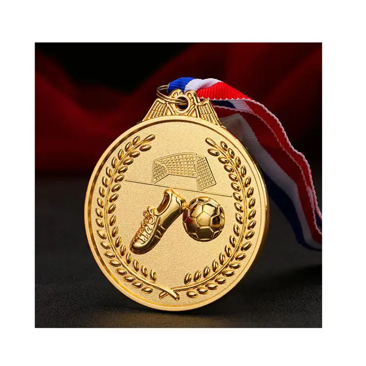 सस्ते डिजाइन 3 डी धातु खेल टीम कप ट्रॉफी पदक ट्रॉफी पुरस्कार ट्रॉफी कस्टम फुटबॉल पदक