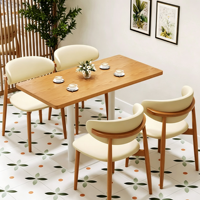 Table basse minimaliste moderne avec chaises rembourrées à structure en bois massif, ensemble table et chaises pour cafés et restaurants