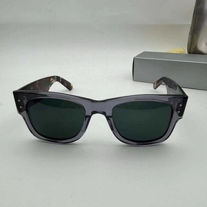 Vente en gros 2025 <span class=keywords><strong>Superstar</strong></span> Cool Big Square Shades Designer Tortoise Frame Lunettes de soleil pour hommes femmes UV400 Lunettes de soleil 0840S - Product Image 1
