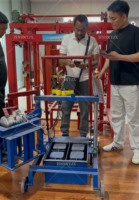 Machine à blocs de ciment creux à haute production, 4 blocs en une fois, à vibration mobile, pour la fabrication de briques de ciment, alimentée au diesel