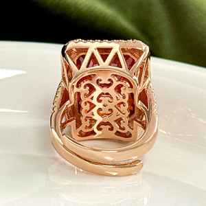 Anillo Geométrico Ovalado de Alta Calidad Toderi Náutico Ecológico Chapado en Oro Rosa sobre Cobre con Circonita Multicolor Creada en Laboratorio de 15*20mm - Product Image 4