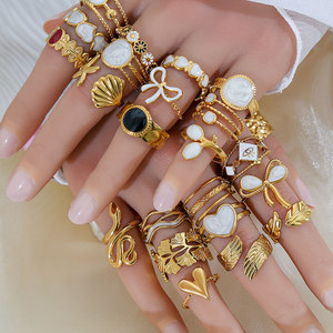 Европейское американское популярное минималистское модное кольцо из нержавеющей стали с листьями женское модное 18-каратное позолоченное персонализированное кольцо - Product Image 2